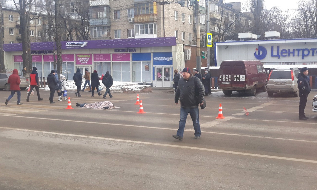 В мёртвой зоне. Почему раздавивший пешехода в Воронеже водитель фуры не мог  предвидеть ДТП – Новости Воронежа и Воронежской области – Вести Воронеж