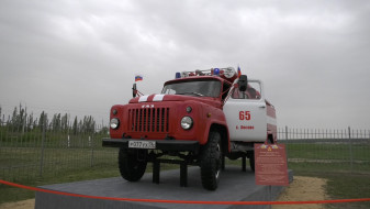 Памятник пожарной машине установили в посёлке Колодезный Воронежской области