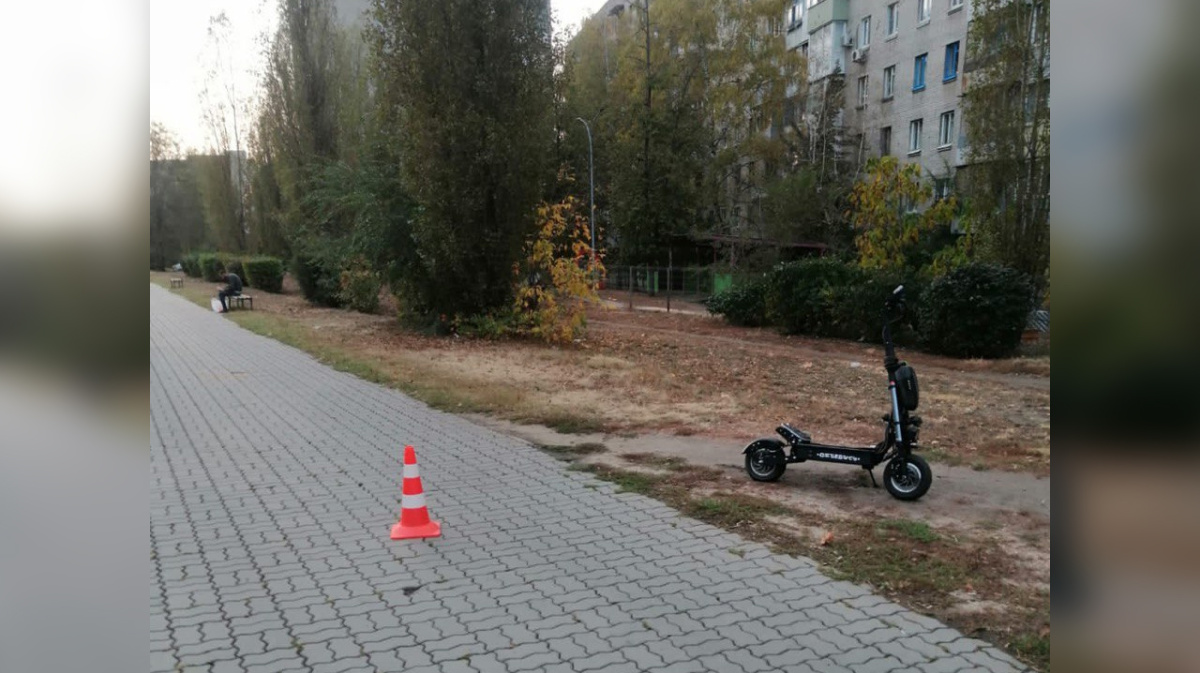 В Воронеже мужчина на электросамокате сбил пенсионера | 04.10.2023 | Воронеж  - БезФормата