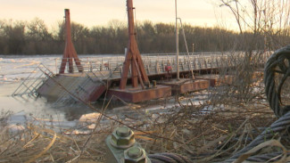 В Воронежской области часть понтонного моста вновь унесло течением 