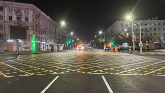 В Воронеже обновили вафельную разметку возле «‎Галереи Чижова»‎