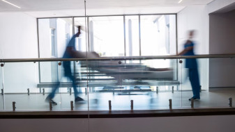 Воронежец 3 недели остаётся в реанимации после взрыва в гаражном кооперативе