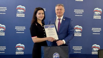 В «Единой России» наградили победителя Всероссийского агродиктанта из Воронежской области