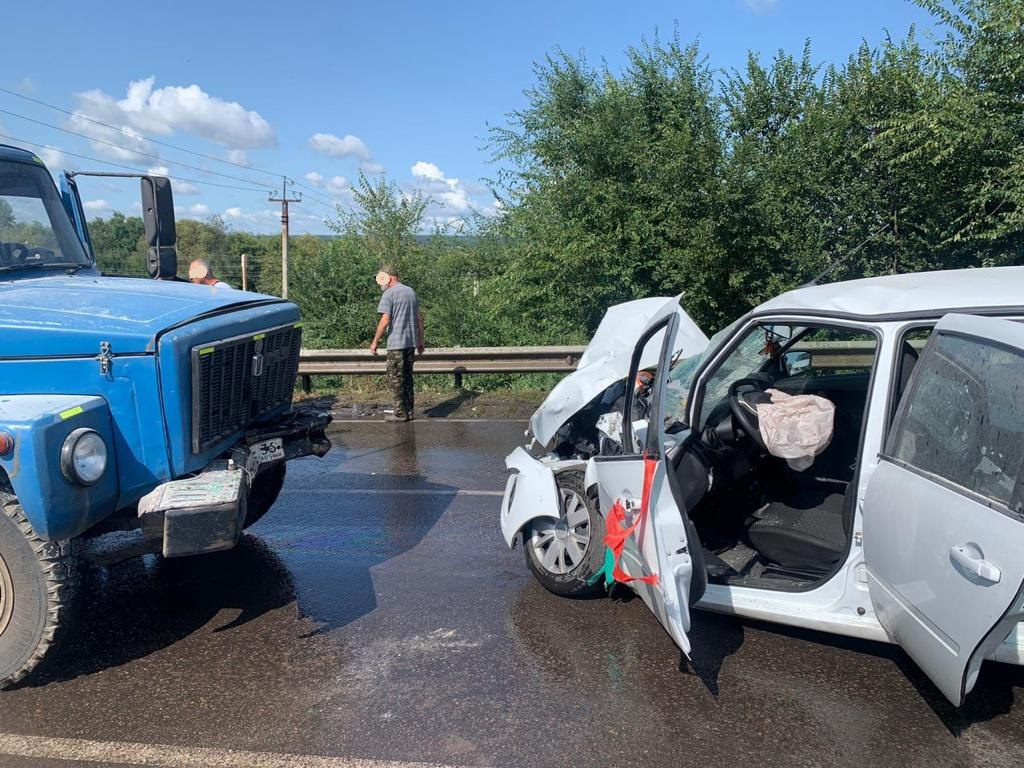 Двое детей и двое взрослых пострадали после лобового ДТП на мосту в  Воронежской области – Новости Воронежа и Воронежской области – Вести Воронеж