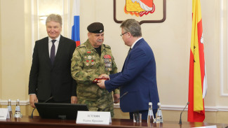 Мэр наградил памятным знаком «Воронеж – город воинской славы» полковника полиции