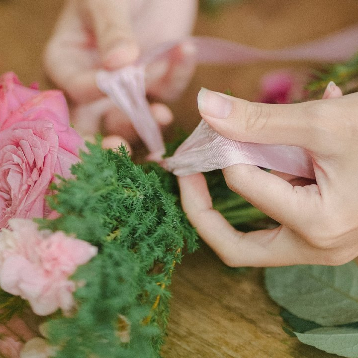 Flowers воронеж. Зеленый дом цветы Воронеж. Из цветов слово Воронеж.