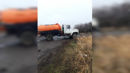 Ассенизатор незаконно сливал отходы в поле на трассе Воронеж – Луганск