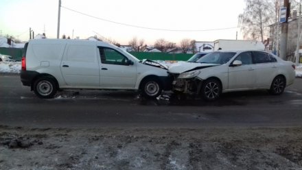 В аварии с двумя легковушками в Воронеже пострадал мужчина