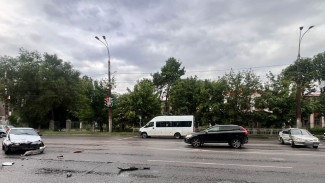 Два человека пострадали в массовом ДТП на 9 Января в Воронеже