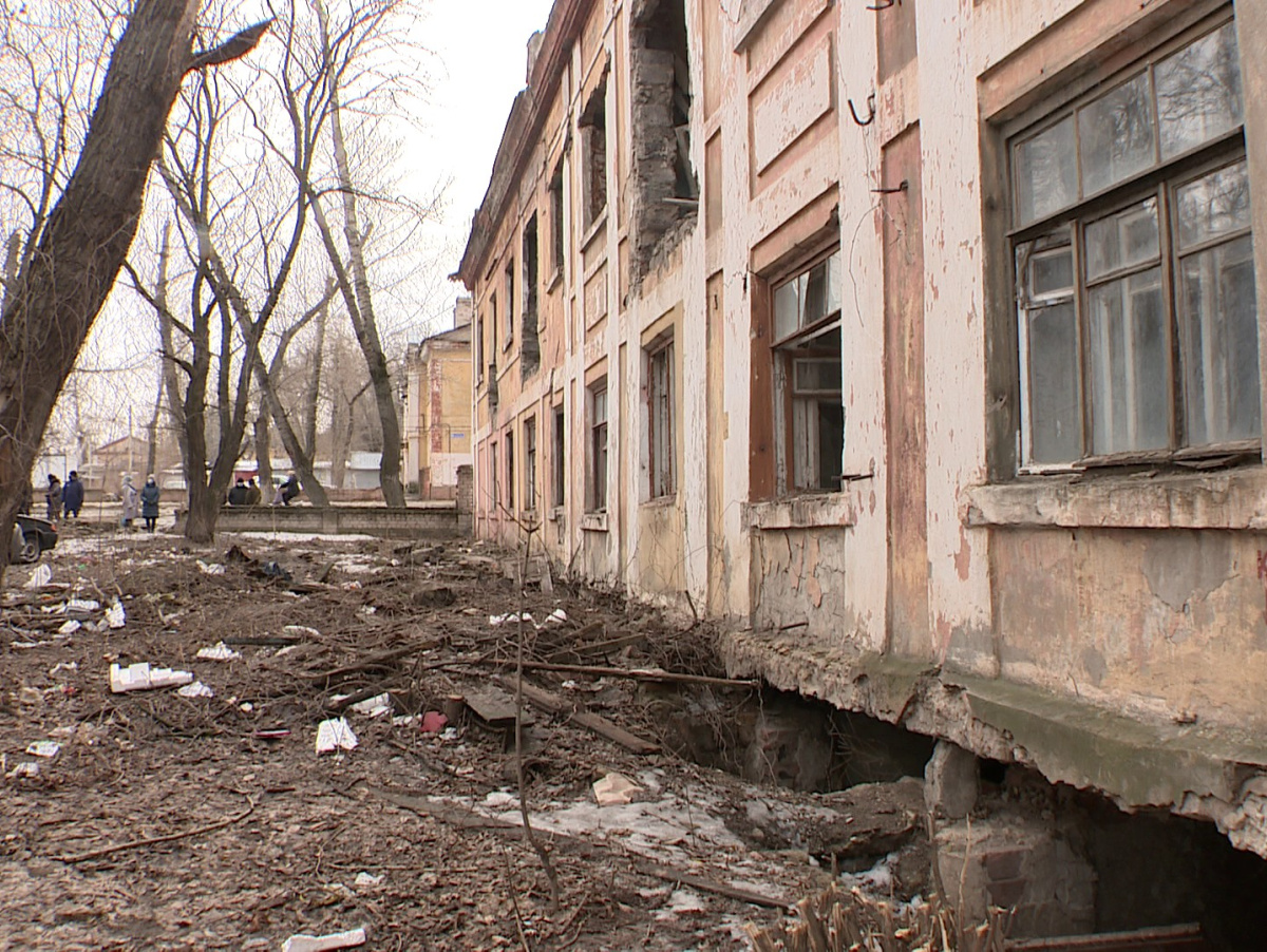 Магазин и свалка. Воронежцы жалуются на невыносимую вонь от заброшенного  дома – Новости Воронежа и Воронежской области – Вести Воронеж