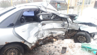 Водитель Renault выехал на встречную полосу и погиб в ДТП в Воронежской области