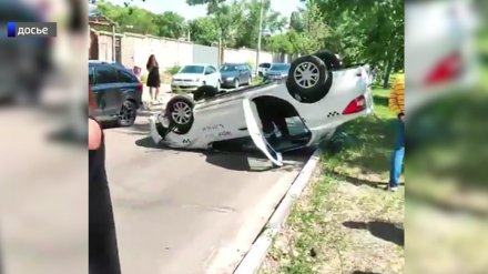 В Воронеже агрегаторы усилят контроль над водителями после аварии с перевернувшимся такси