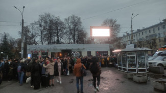 В Воронеже из-за закрытого входа на вокзал задержали отправление утреннего поезда в Москву