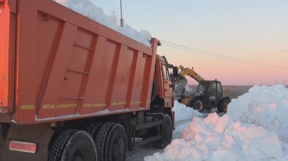 В воронежской Бутурлиновке появились сугробы искусственного снега – Новости  Воронежа и Воронежской области – Вести Воронеж