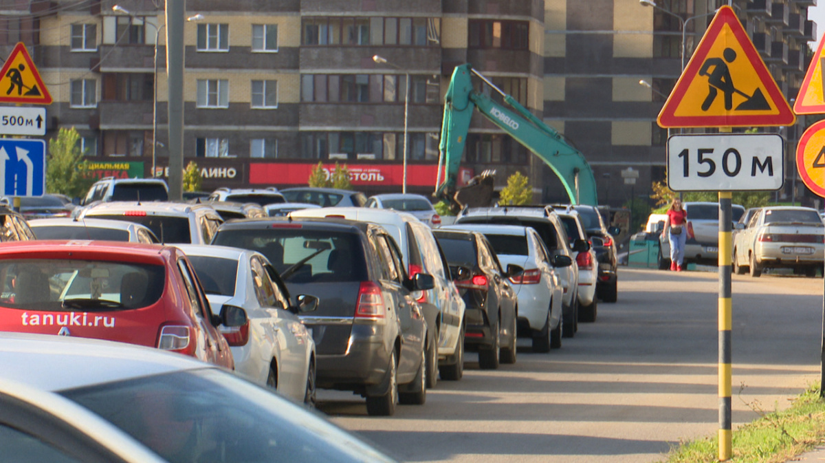 Воронежцы утром час выбирались из пробки на улице Шишкова | 28.08.2023 |  Воронеж - БезФормата