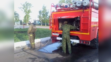 Пожар разгорелся в жилом бараке под Воронежем 
