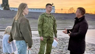 Депутат Воронежской областной думы встретился с Героем России Романом Апалковым