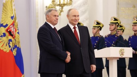 Воронежский токарь получил золотую медаль «Героя Труда» из рук президента