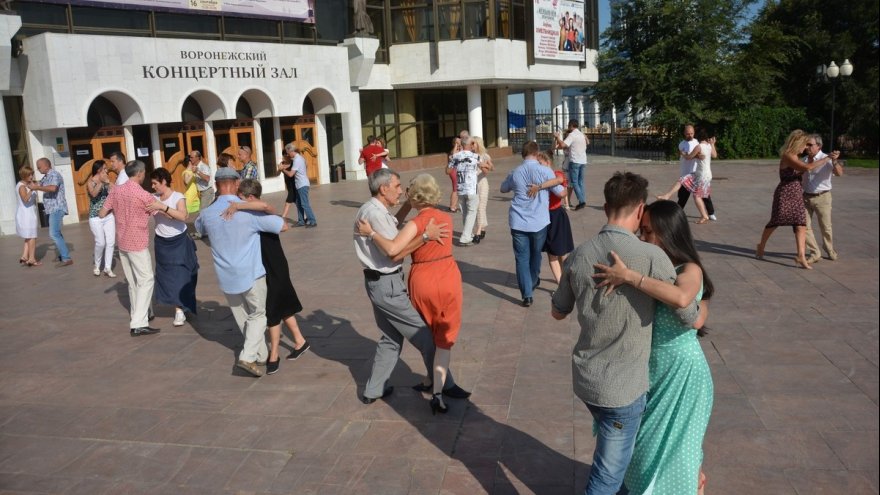 Воронежцев снова пригласили на танго-флешмоб