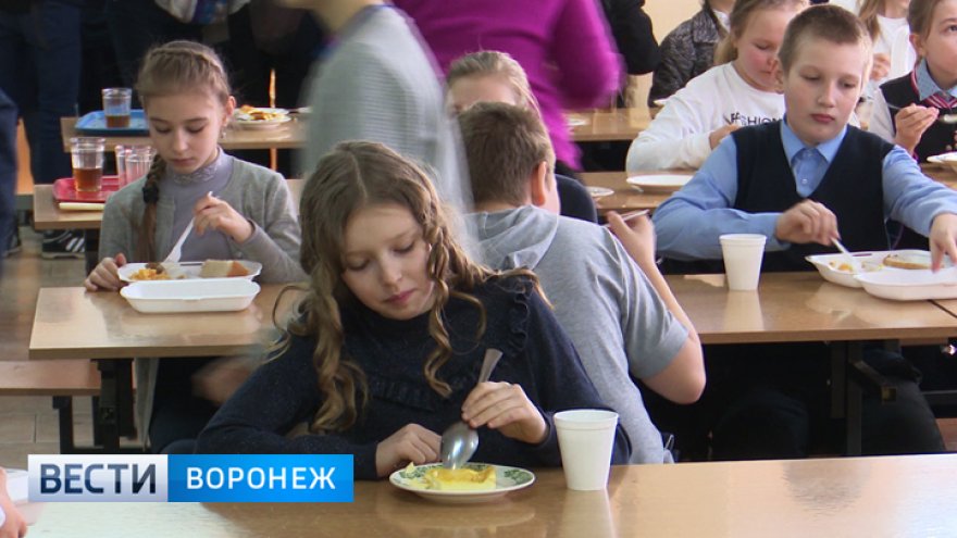 В воронежском селе более 150 детей отравились после обеда в школьной столовой