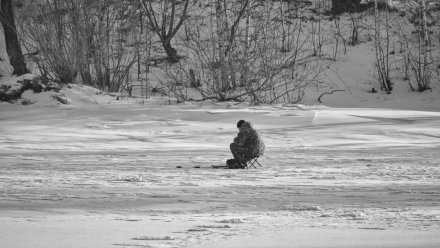 Под лёд Воронежского водохранилища провалился 38-летний рыбак: появилось видео 