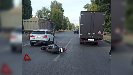 В Воронеже байкер попал под «Газель» после столкновения с легковушкой