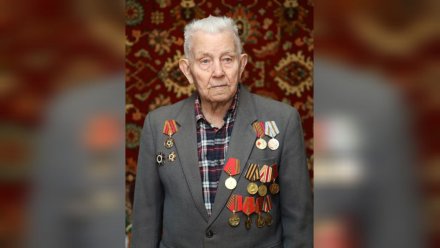 Мэр Воронежа поздравил участника Великой Отечественной войны с 98-летием