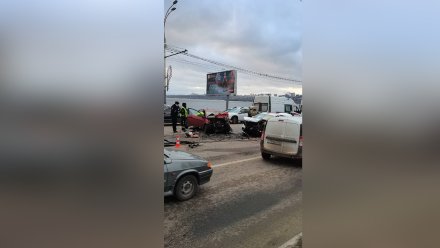 Число пострадавших в массовом ДТП на Чернавском мосту в Воронеже возросло до 7
