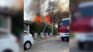 Соседи эмоционально рассказали о пожаре с погибшей семьёй в Воронеже
