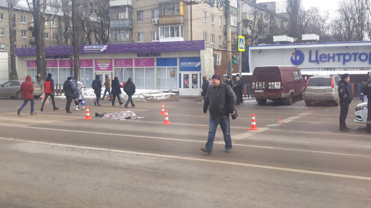 В мёртвой зоне. Почему раздавивший пешехода в Воронеже водитель фуры не мог  предвидеть ДТП – Новости Воронежа и Воронежской области – Вести Воронеж