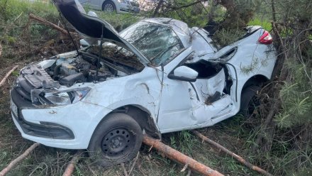 В Воронеже «Лада Гранта» превратилась в груду металла после ДТП в Тенистом