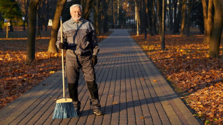 В Воронеже дополнительно наймут дворников для уборки улиц от песка