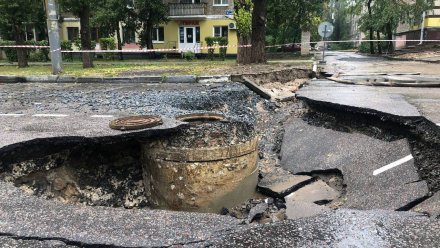 Огромную яму на Циолковского в Воронеже засыплют щебнем 