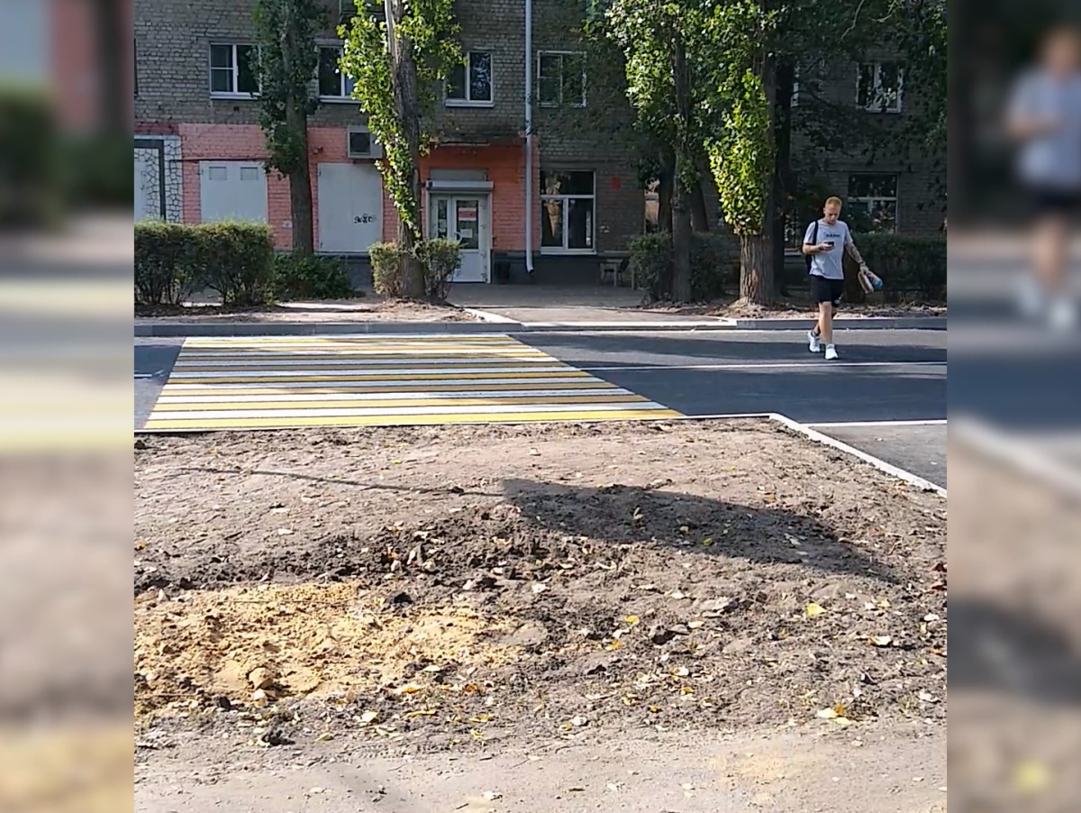 Пешеходный переход в никуда вызвал недоумение воронежцев в соцсетях –  Новости Воронежа и Воронежской области – Вести Воронеж