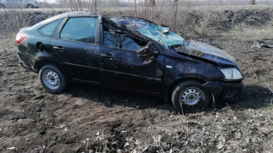 На воронежской трассе автомобиль вылетел в кювет: погиб водитель
