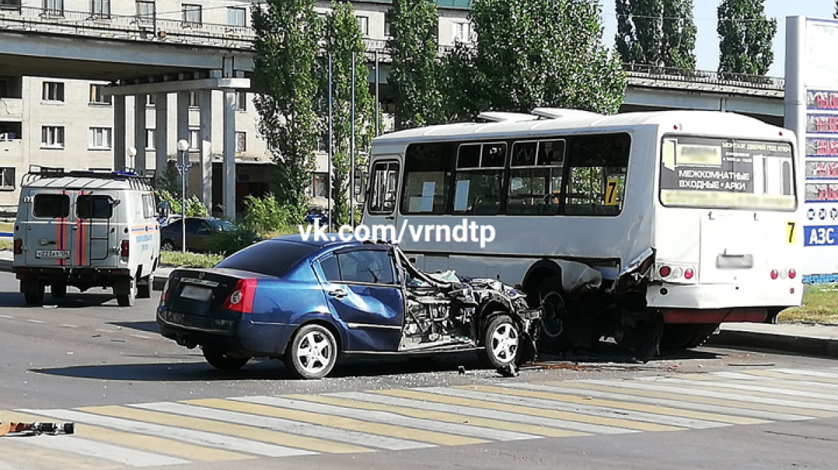 40 лет октября воронежская область. ДТП С автобусом в Воронежской области.