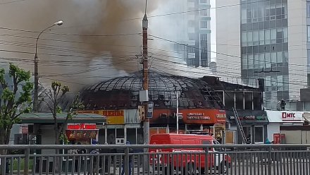 Воронежцы показали фото последствий мощнейшего пожара в здании DNS
