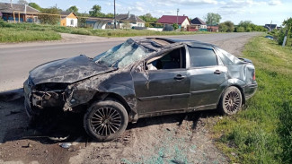Водитель Ford и его пассажир попали в больницу после ДТП в воронежском селе 
