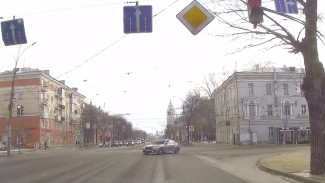 Парня на BMW оштрафовали за опасный дрифт в центре Воронежа