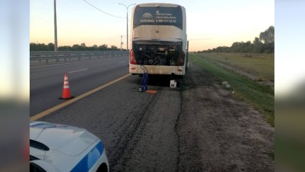 У рейсового автобуса с 44 пассажирами сломался двигатель на воронежской трассе