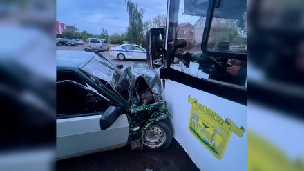 В Воронеже два человека пострадали в ДТП с автобусом №8 и ВАЗом