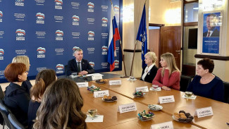 В «Единой России» поздравили с Днём матери мам и жен участников СВО