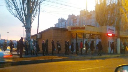 Вежливые воронежцы выстроились в очередь на маршрутку: появилось фото