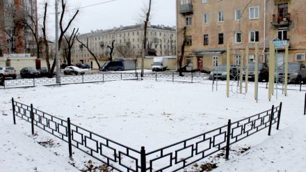 Воронежцы назвали опасной обновлённую при ремонте двора детскую площадку