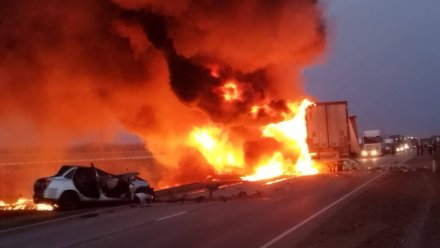 В массовом ДТП с пожаром в Воронежской области погибли 3 человека