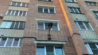 21-летняя девушка выпала из окна в Лисках