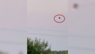 В небе над Воронежской областью сняли на видео воздушный бой между вертолётом и БПЛА