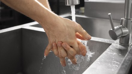 В жилых домах в центре Воронежа отключат холодную воду