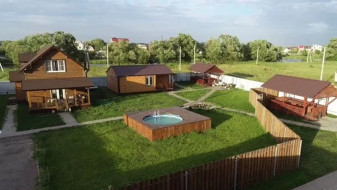 Базу отдыха на 3 жилых дома выставили на продажу под Воронежем
