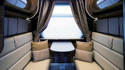 Двухметровые полки и душевая. Через Воронеж пустили поезда с обновлёнными вагонами